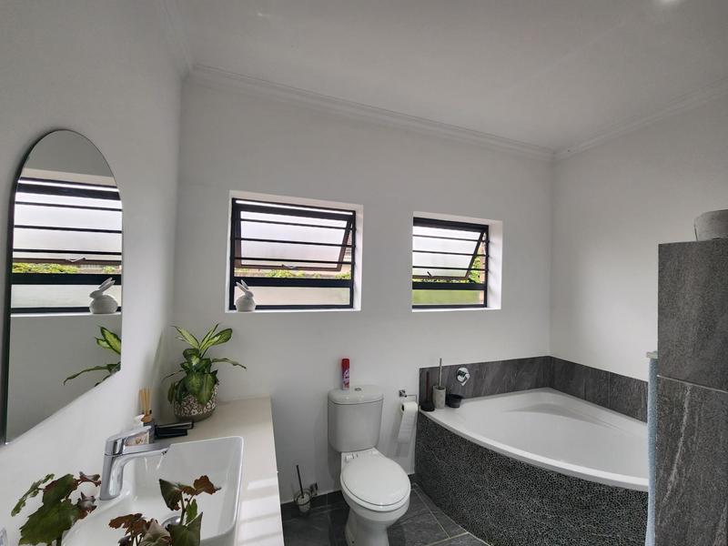 5 Bedroom Property for Sale in Die Bult Western Cape